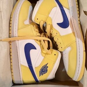 Women’s Air Jordan Nike 1 Mid